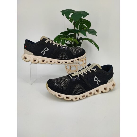 On Cloud 5 Women's Black Athletic Running Sneakers Size 10.5 US - Picture 1 of 8